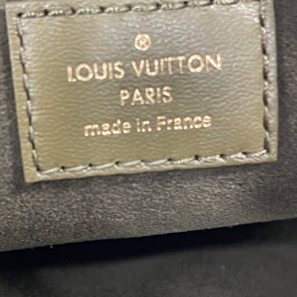 Louis Vuitton Coussin Monogram Embossed Lambskin (JB1052) - Picture 9 of 9